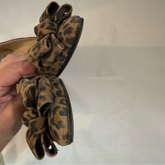 Manolo Blahnik Leopard print suede Bow heels - Picture 7 of 11